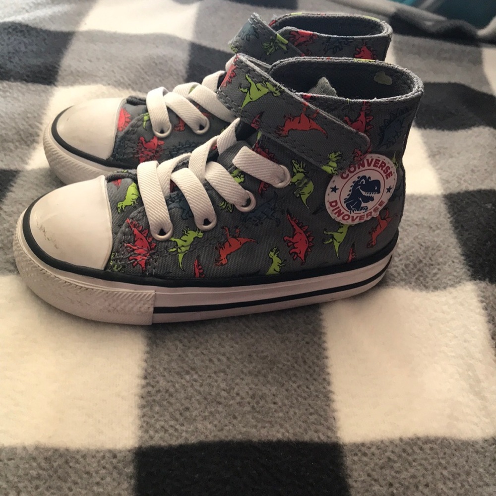 Toddler size 6 converse dinosaur high top